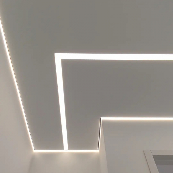 Парящий потолок со световыми линиями