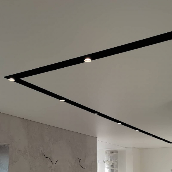 Потолок с линиями SLOTT