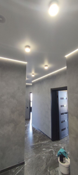 Фото сатинового натяжного потолка